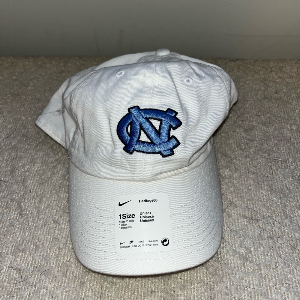 NWT Nike UNC hat